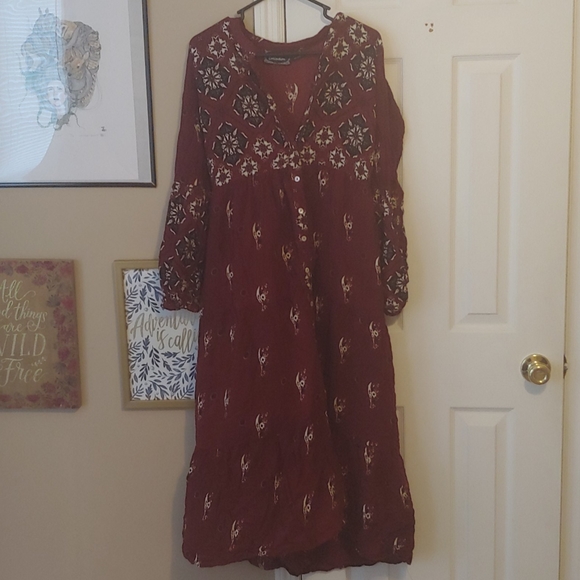 Burgundy bottom down dress - Picture 1 of 3